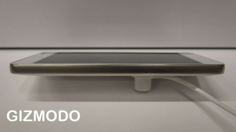 Illustration for article titled Huawei's 5-Inch Ascend D2 Takes the Scene With a Killer Screen